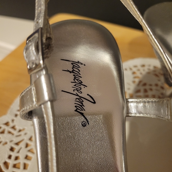 NIB Jacqueline Ferrar Shoes Woman's 7.5M Silver High Heels Party Shoes - Picture 10 of 12